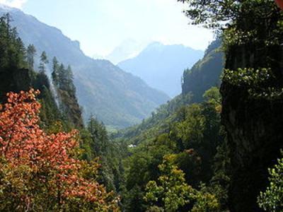 300px-Marsyangdi_valley_landscape trek